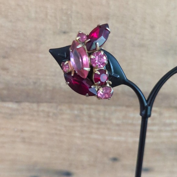 Vintage Red and Pink Prong-Set Rhinestone Clip-on Earrings - Picture 3 of 6